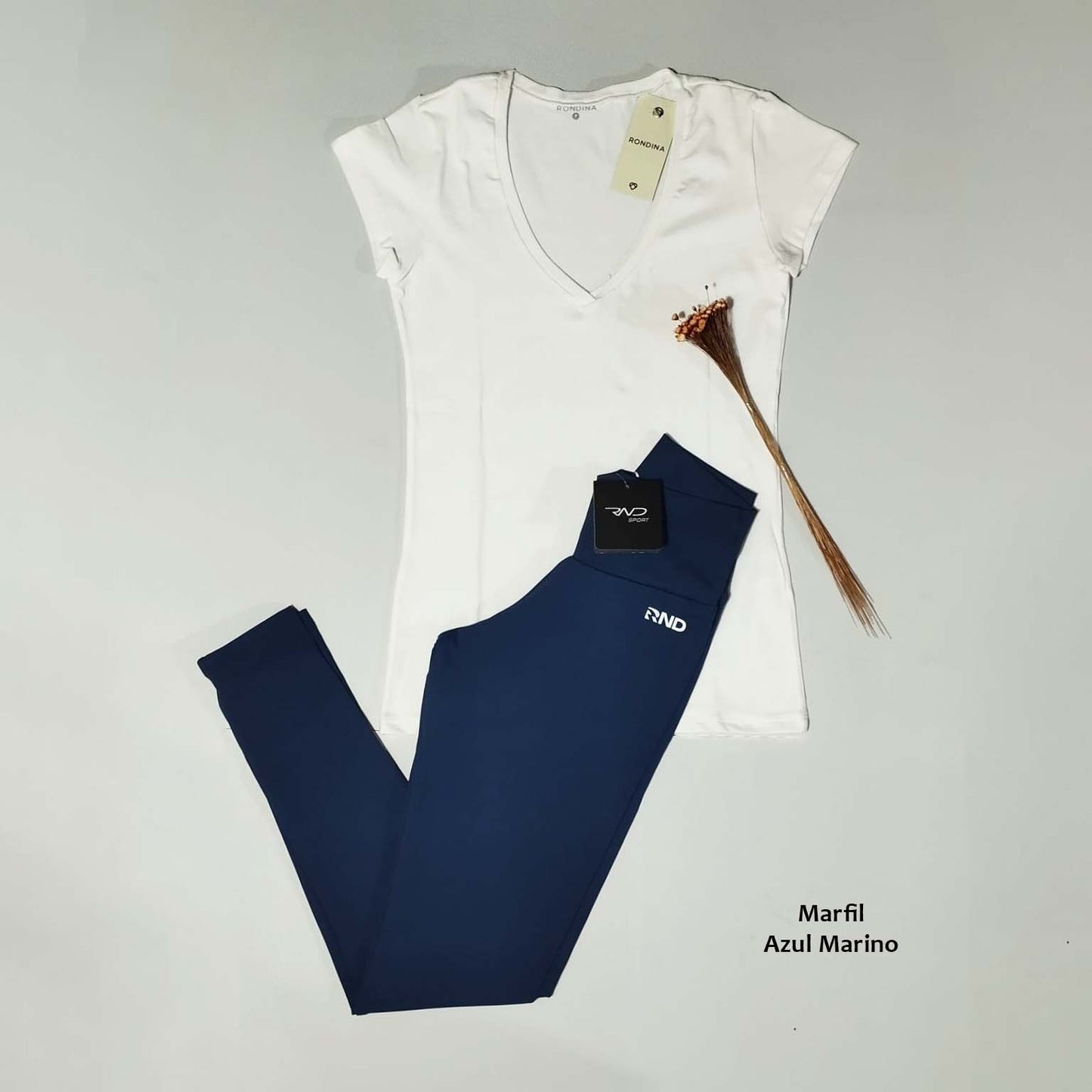 Remera de Algodón Cuello V & Legging de Supplex. Varios Colores