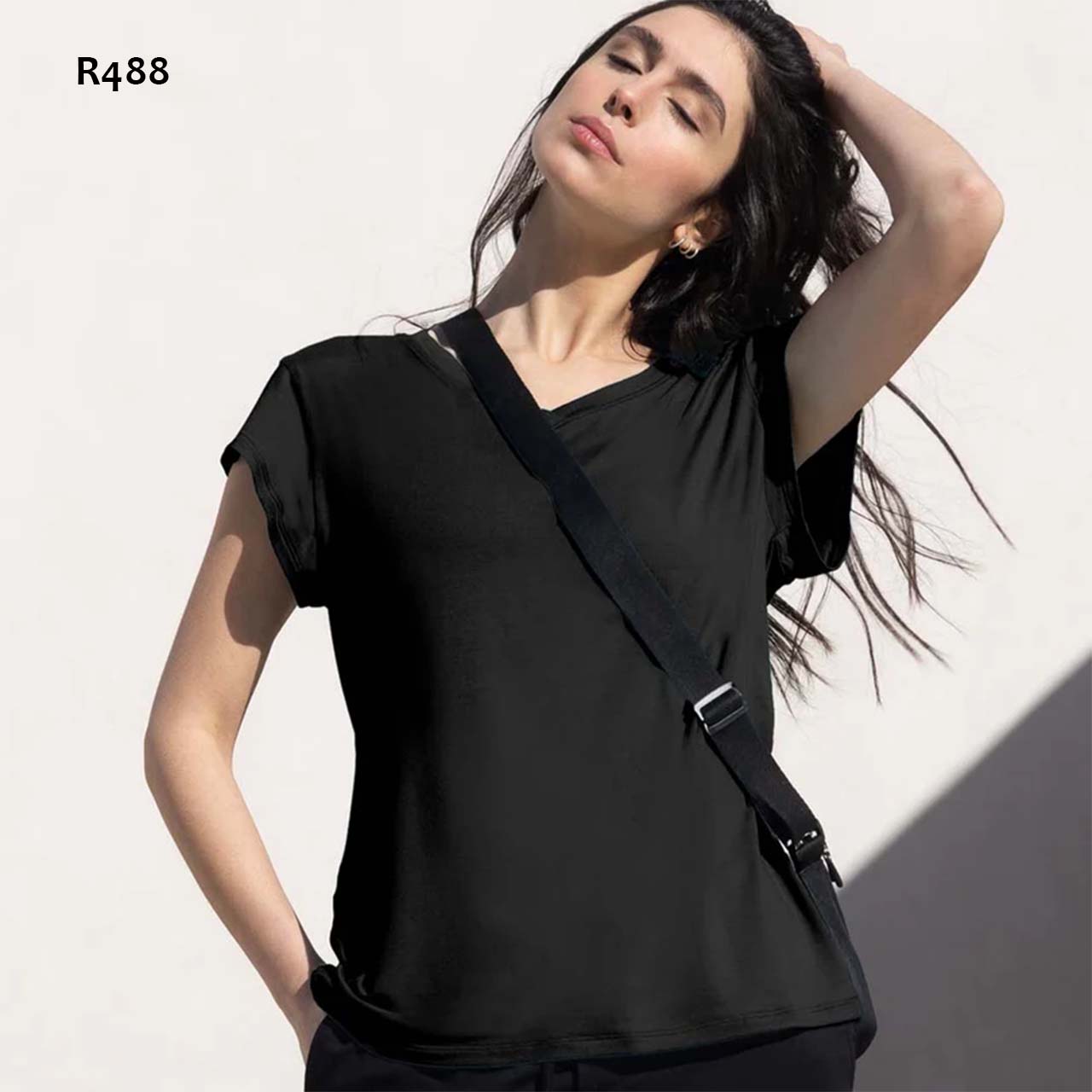 BP - R488 - Remera básica de viscosa escote V