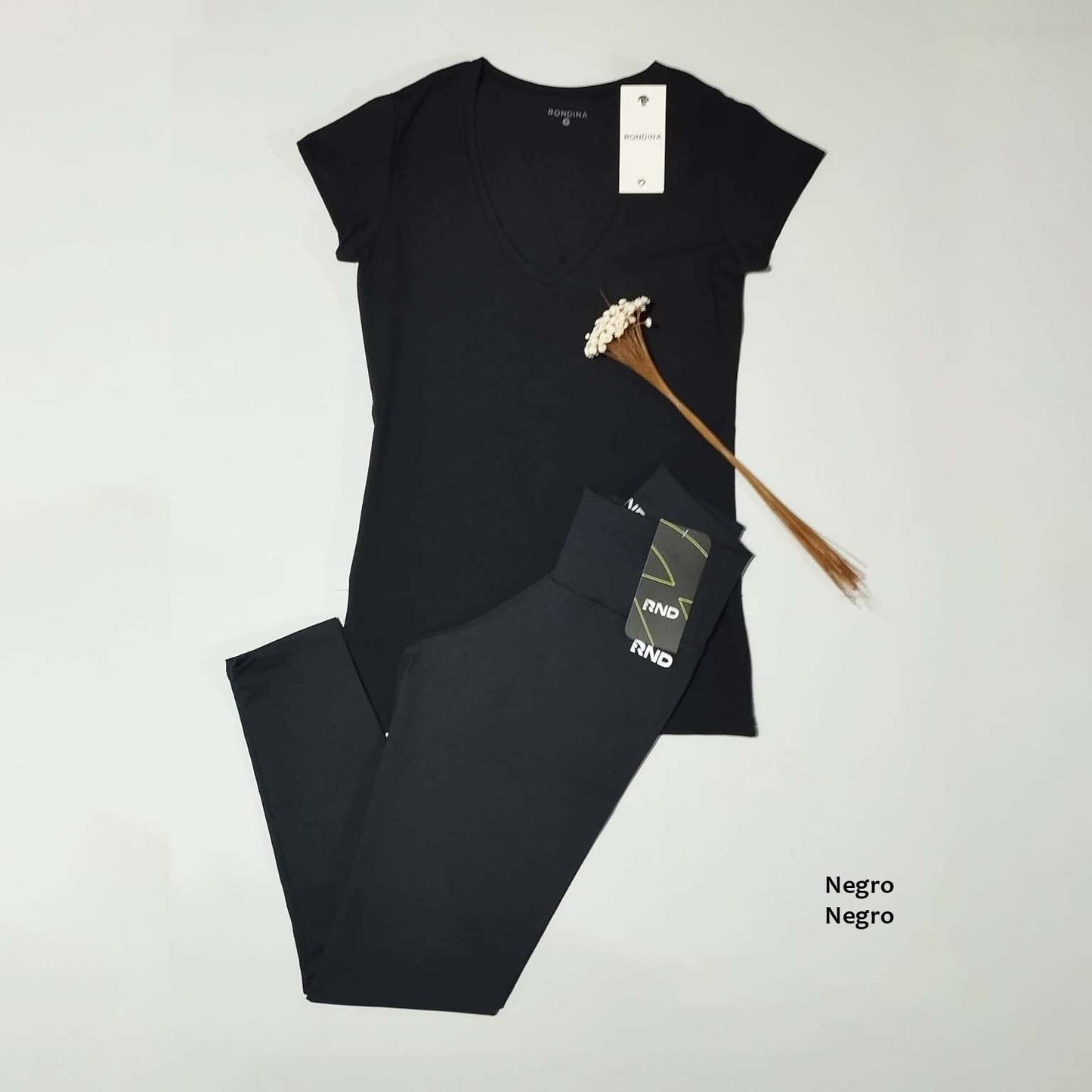 Remera de Algodón Cuello V & Legging de Supplex. Varios Colores
